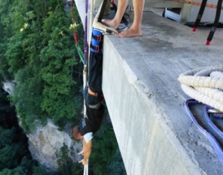  Salto de bungee en murciélago 